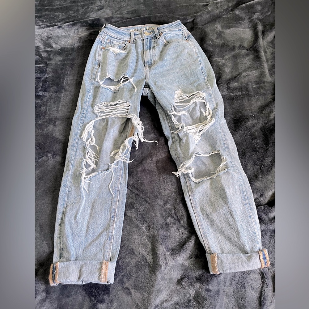 AW RIPPED HIGHEST WAIST MOM JEAN